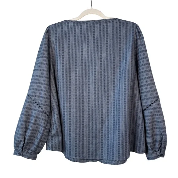 The Shirt by Rochelle Behrens Blue Buttoned Blouse with Relaxed Fit - Picture 2 of 4